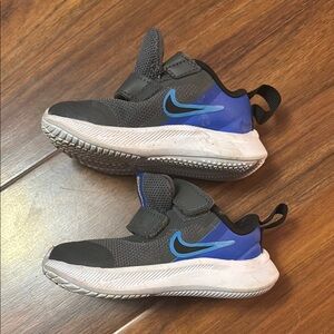 Nike Kids Blue and Gray Sneakers